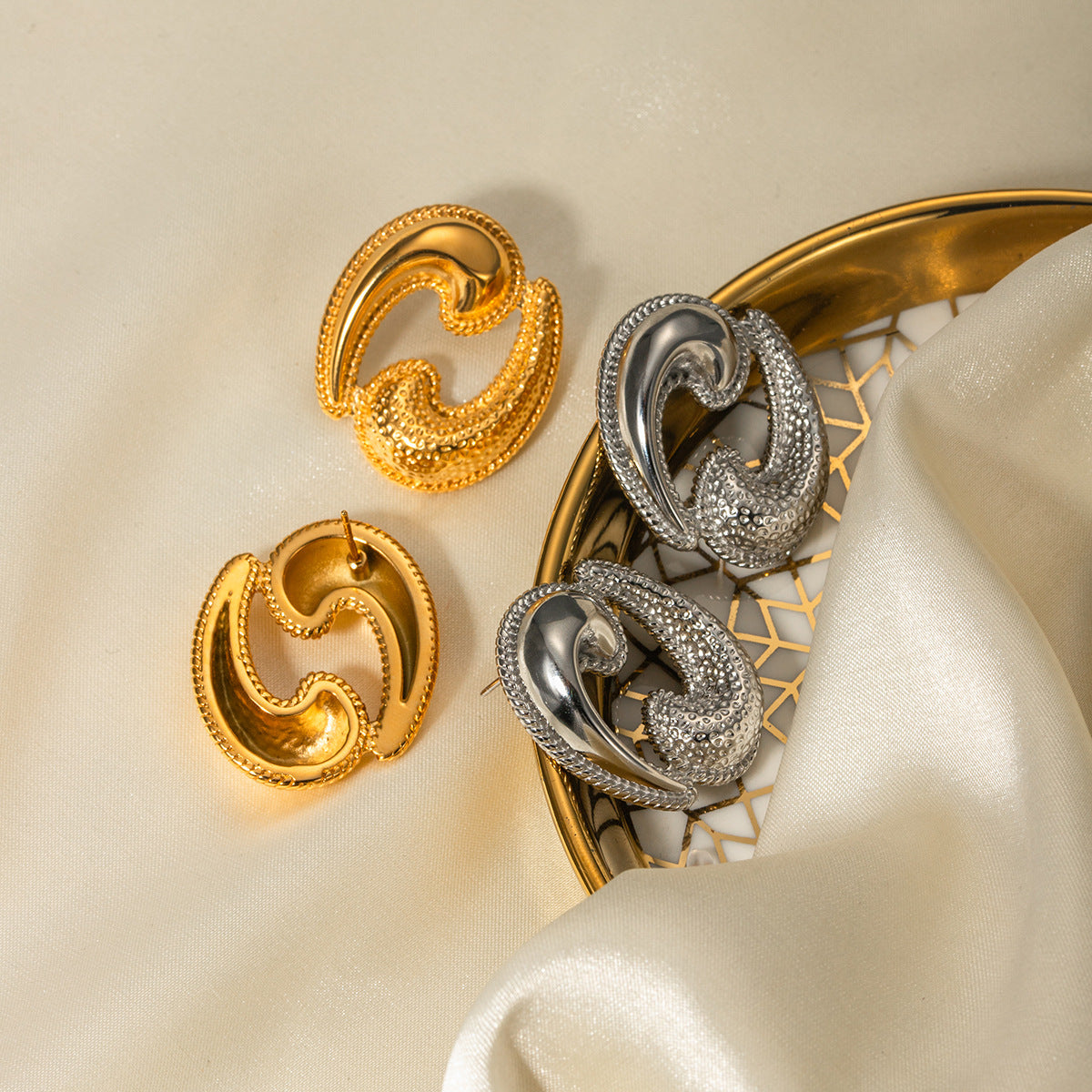 BUY OVAL EARRINGS FOR WOMEN XI JEWELS